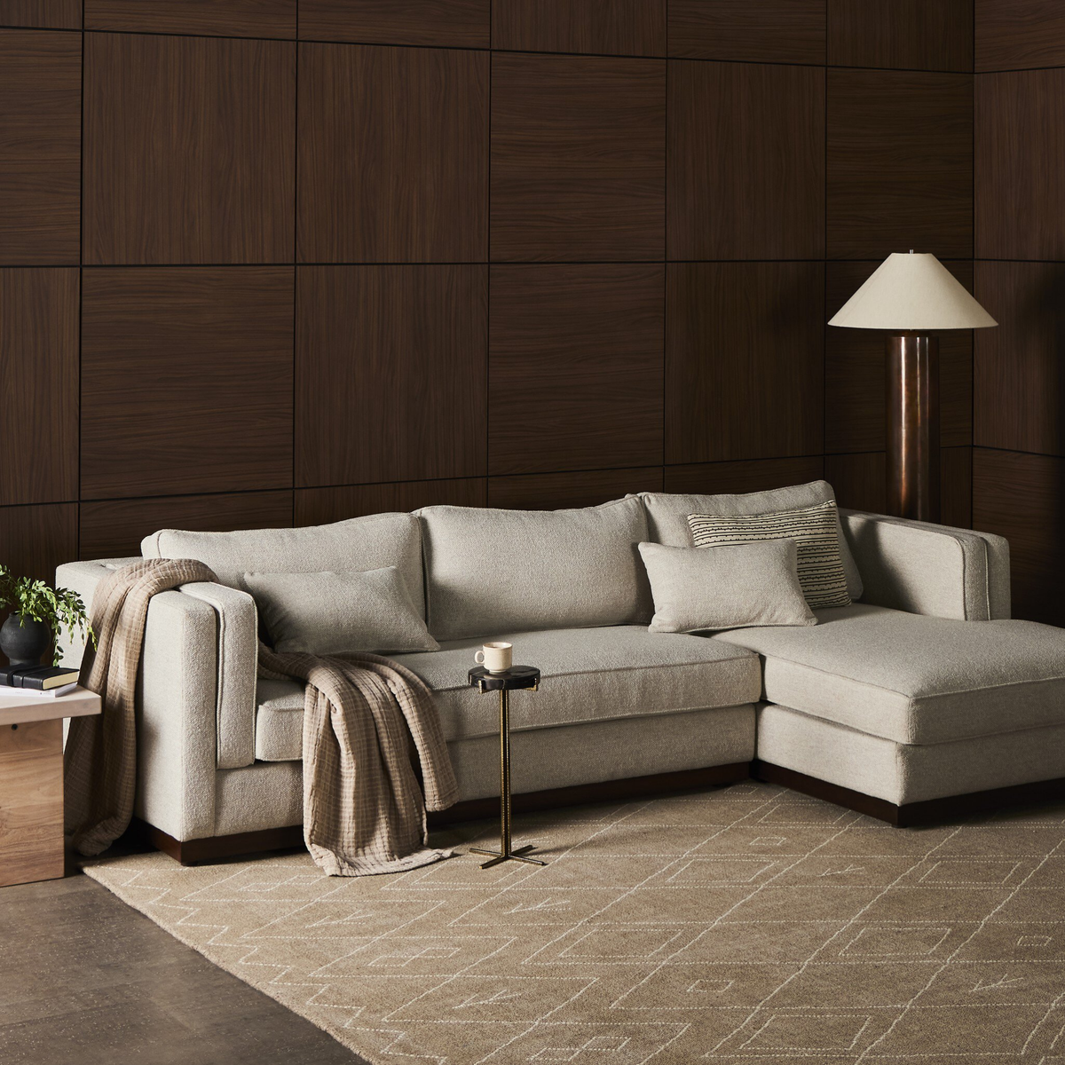 Lawrence 2-Piece Sectional w/ Chaise [Performance]