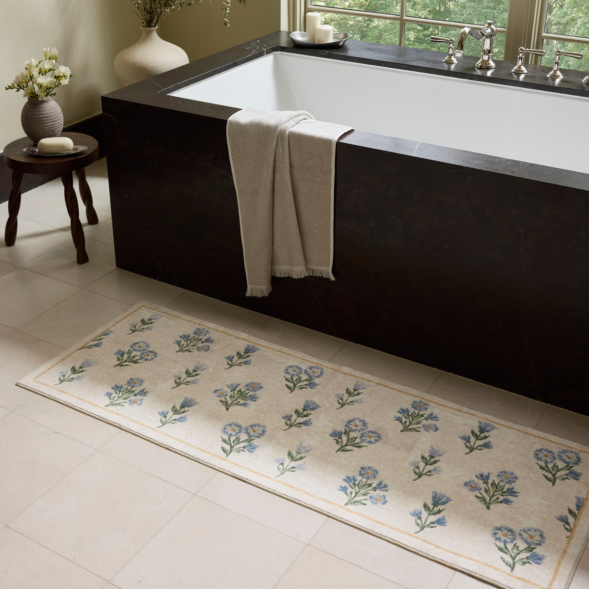 Clove CLO-02 (Chris Loves Julia × Loloi) Bath Mat [Ivory/Lt. Blue]