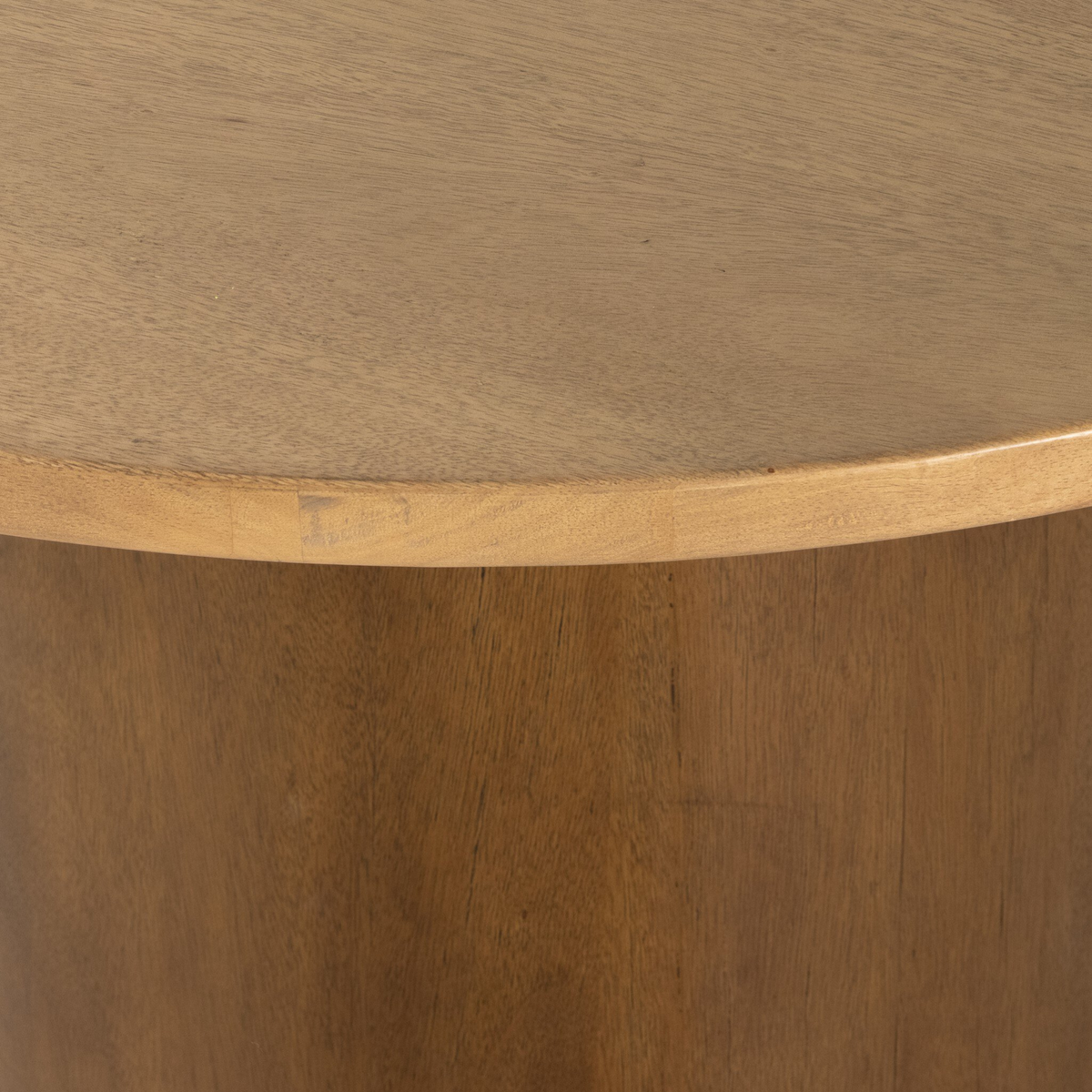 Pilo 48" Round Dining Table