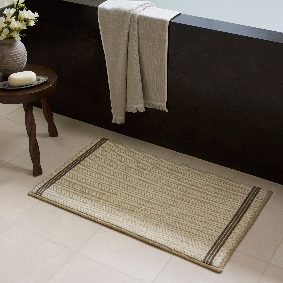 Marvin (Chris Loves Julia × Loloi) MRV-01 Bath Mat [Ivory/Charcoal]