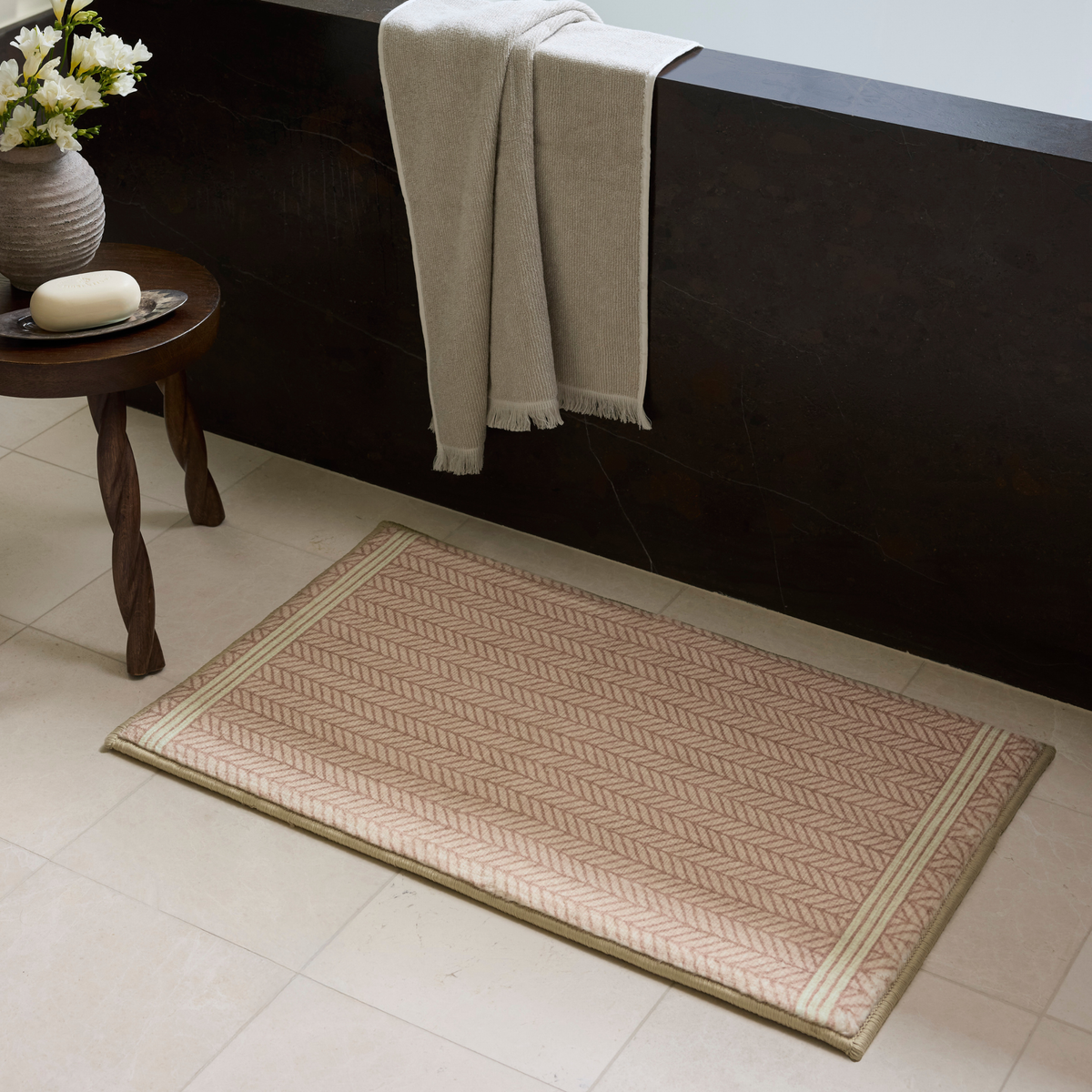 Marvin (Chris Loves Julia × Loloi) MRV-01 Bath Mat [Blush/Ivory]