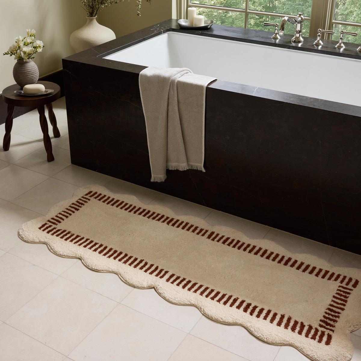Valerie (Chris Loves Julia × Loloi) VLR-01 Bath Mat [Ivory/Brick]