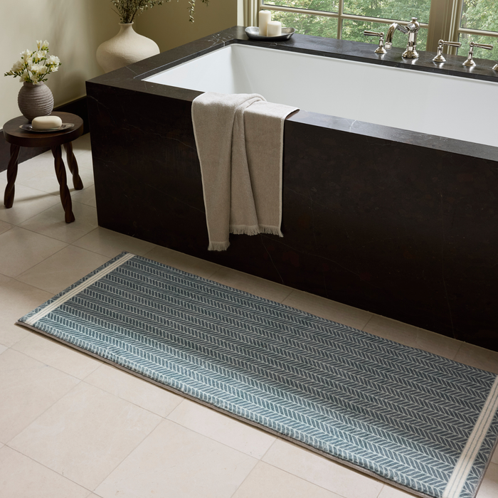 Marvin (Chris Loves Julia × Loloi) MRV-01 Bath Mat [Blue/Ivory]