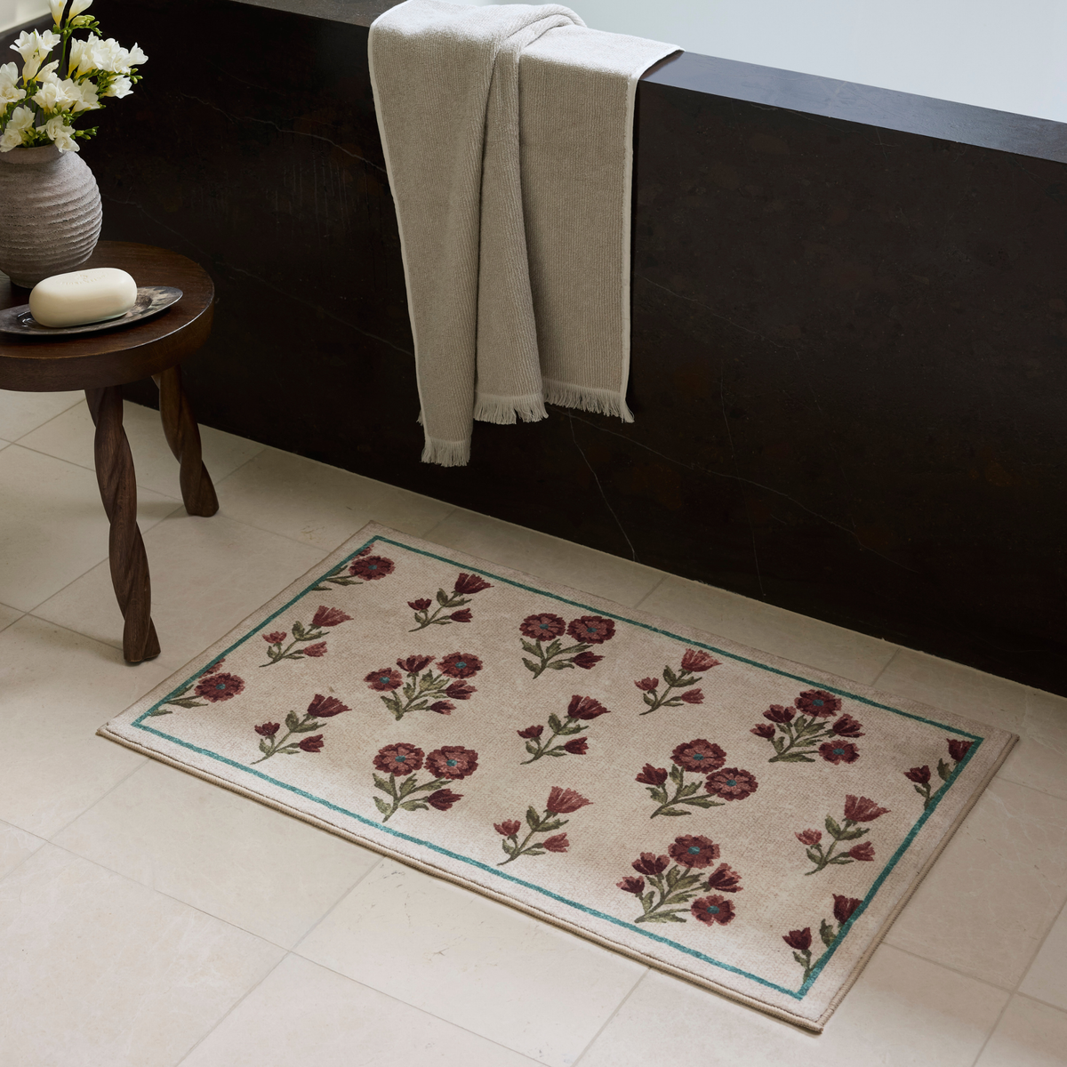 Clove CLO-02 (Chris Loves Julia × Loloi) Bath Mat [Ivory/Plum]