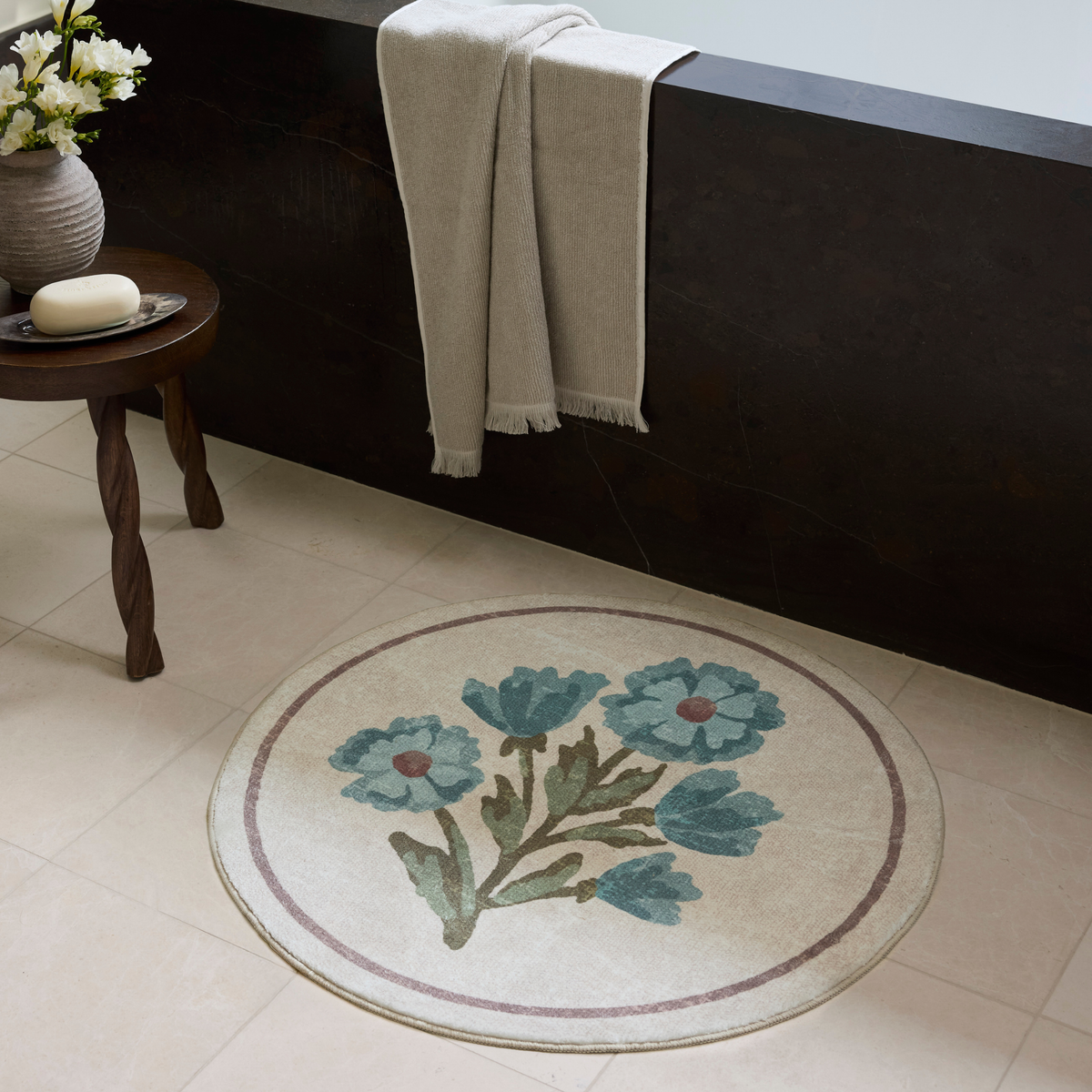 Clove CLO-01 (Chris Loves Julia × Loloi) Round Bath Mat [Ivory/Blue]