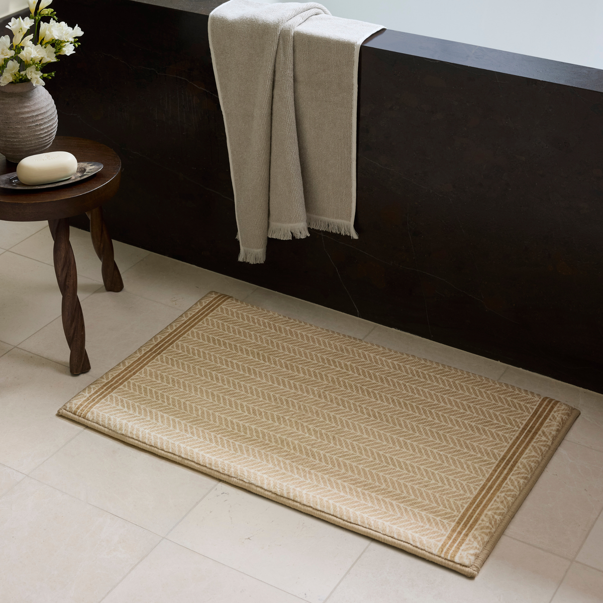 Marvin (Chris Loves Julia × Loloi) MRV-01 Bath Mat [Wheat/Ivory]