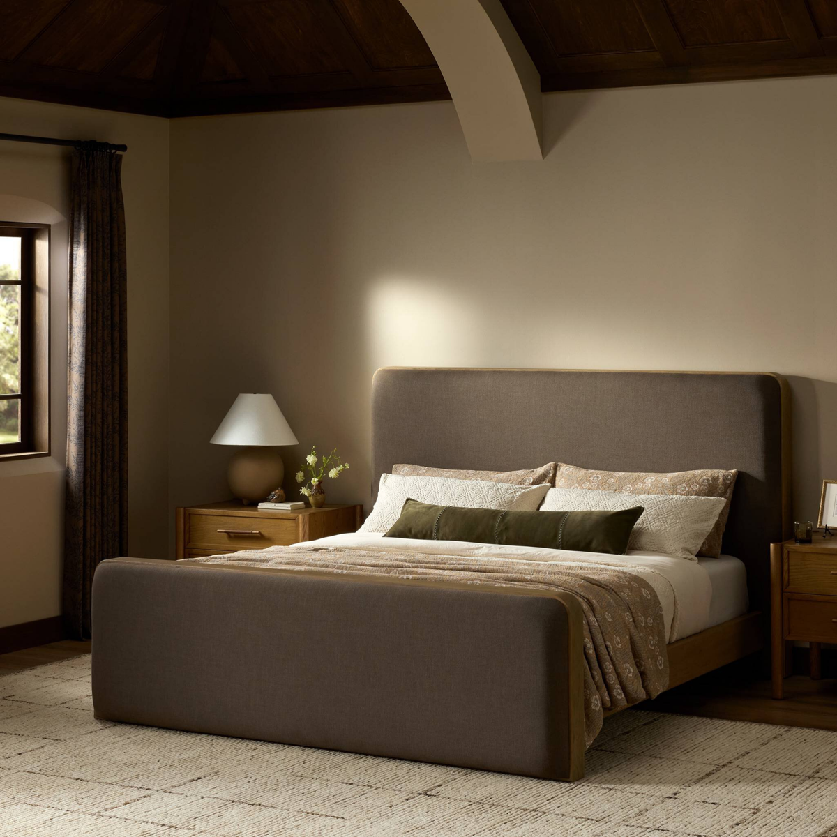 Pierce King Bed [Savoy Coffee]