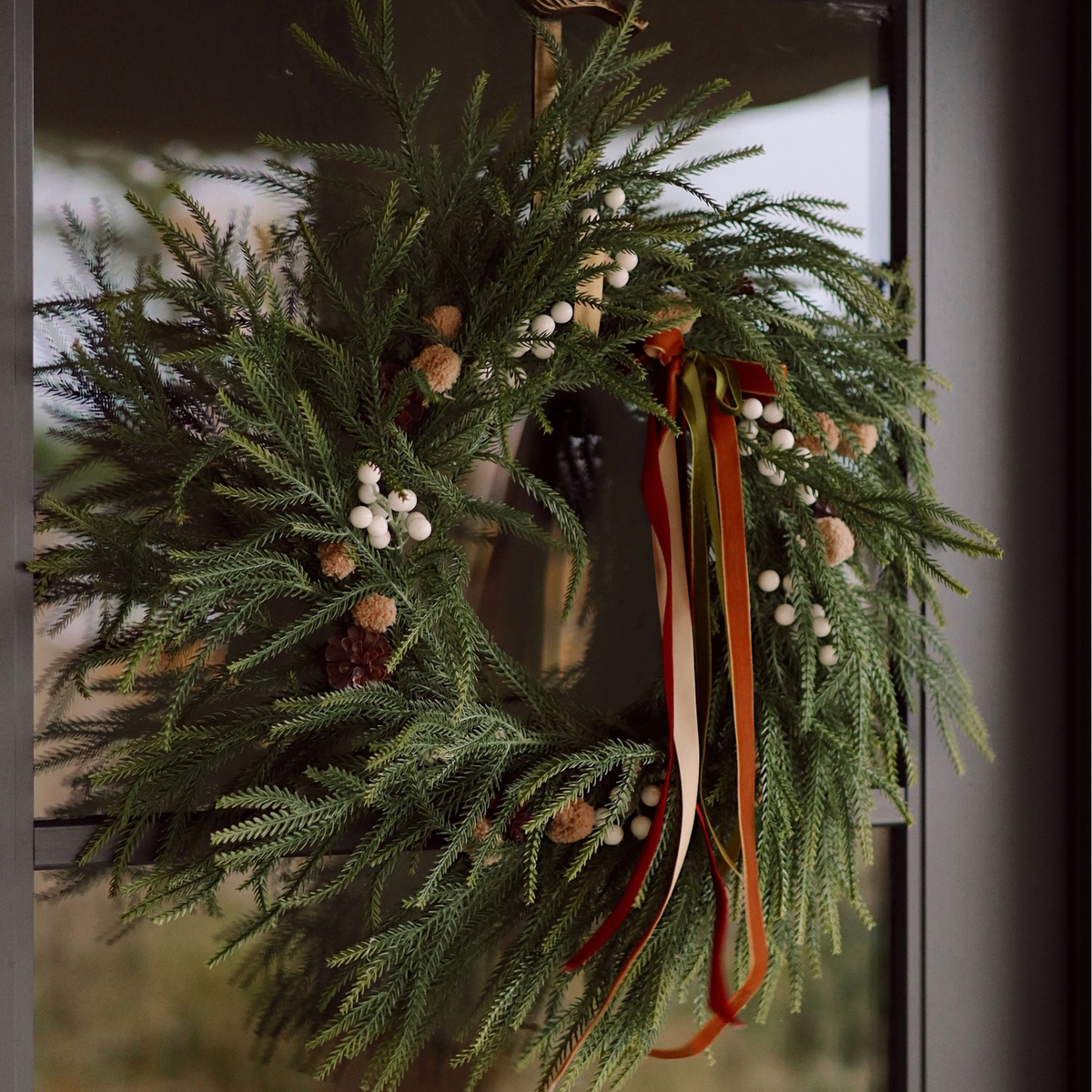 Snowberry Real Touch 12" Wreath