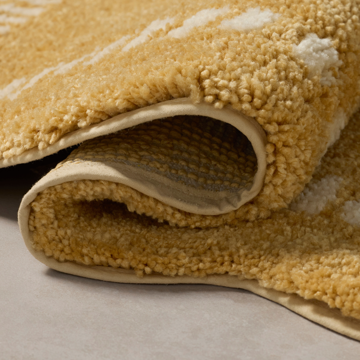Valerie (Chris Loves Julia × Loloi) VLR-01 Bath Mat [Wheat/Ivory]
