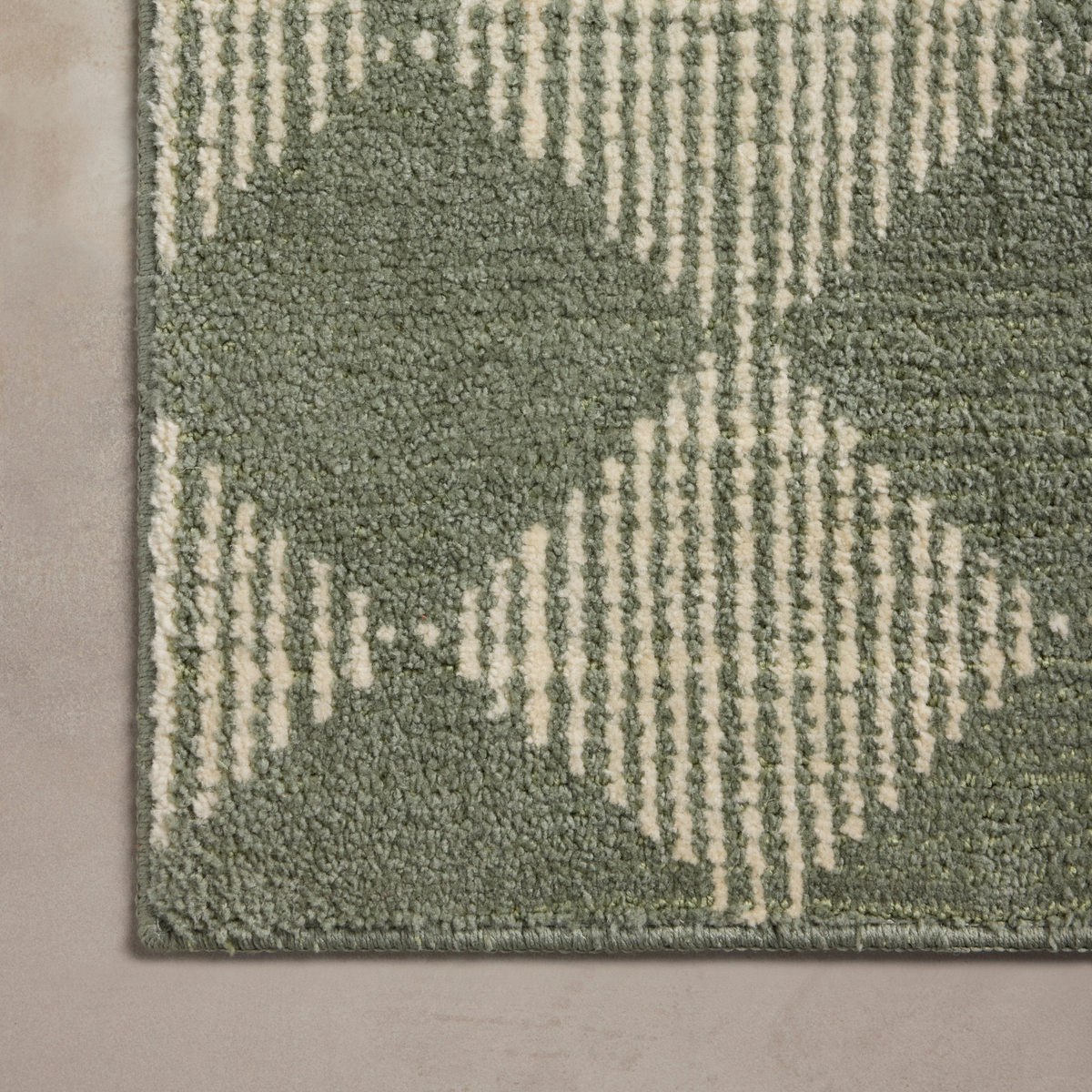 Lawrence (Chris Loves Julia × Loloi) LAW-01 Bath Mat [Mist/Ivory]