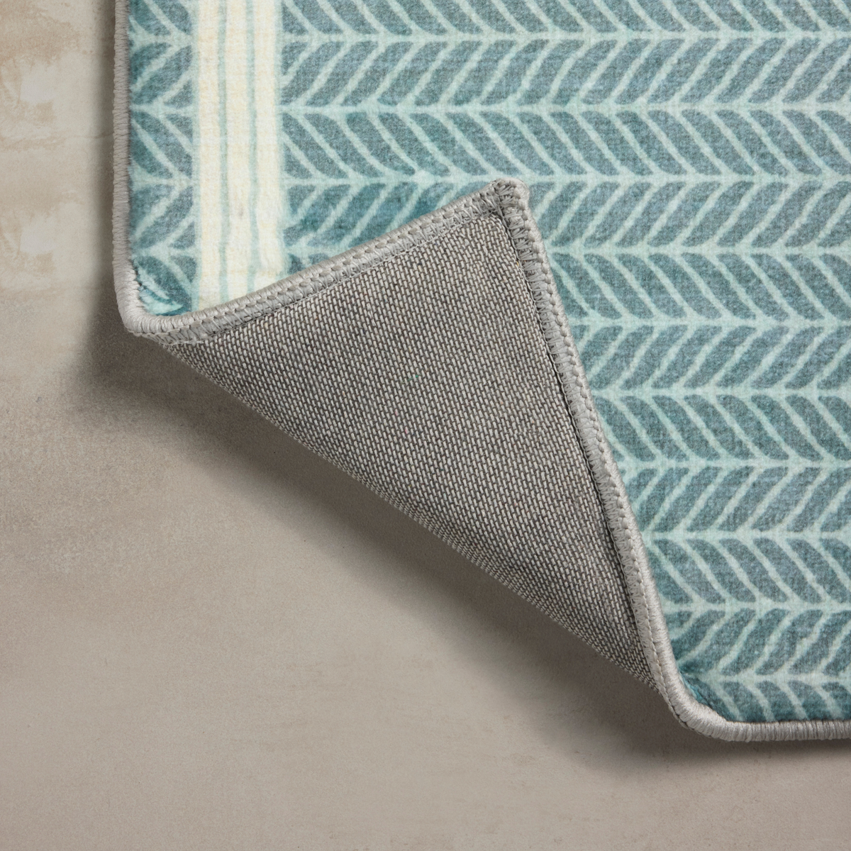 Marvin (Chris Loves Julia × Loloi) MRV-01 Bath Mat [Blue/Ivory]