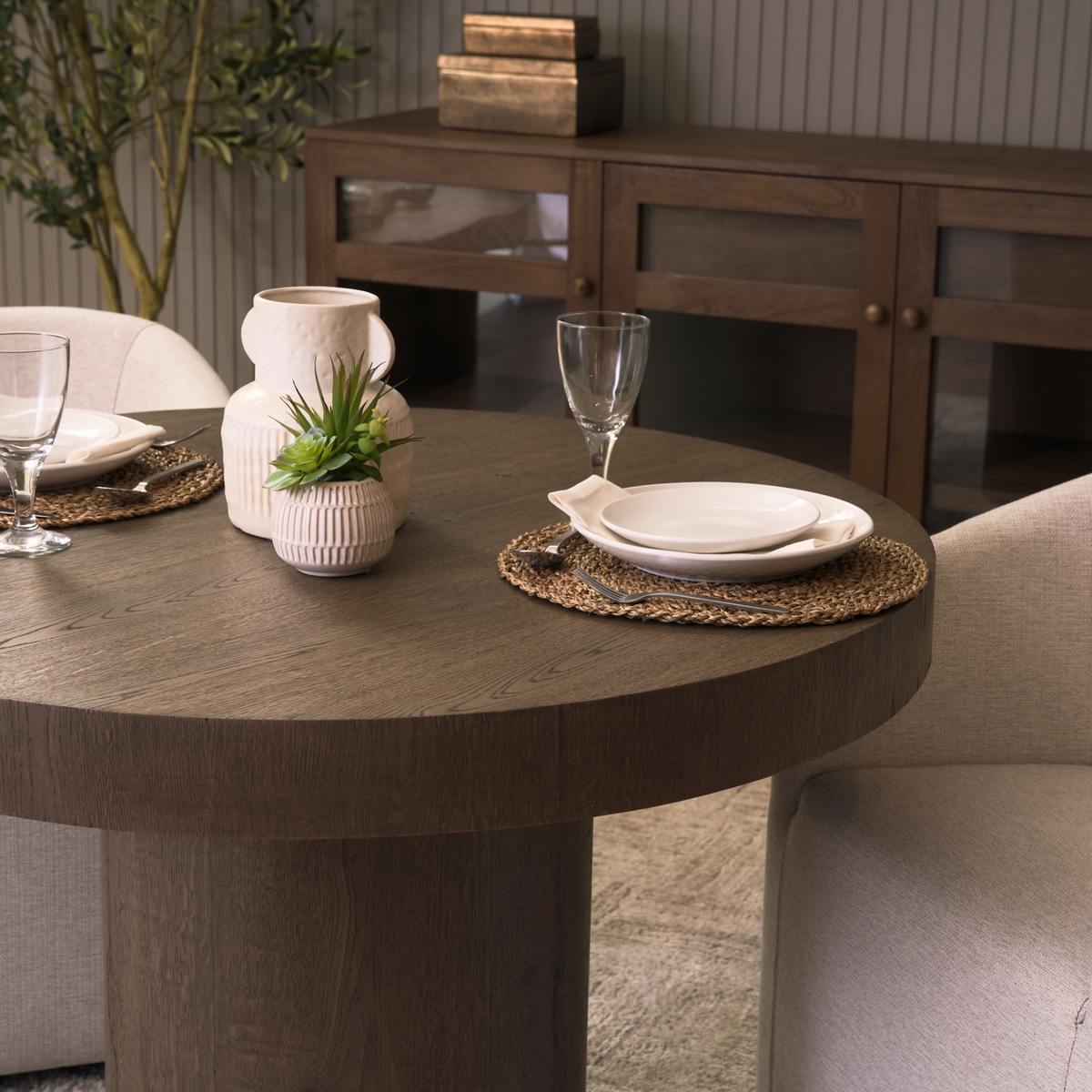 Lyonne 42" Round Pedestal Dining Table