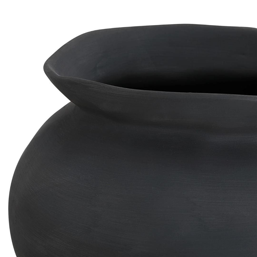Evariste Vase
