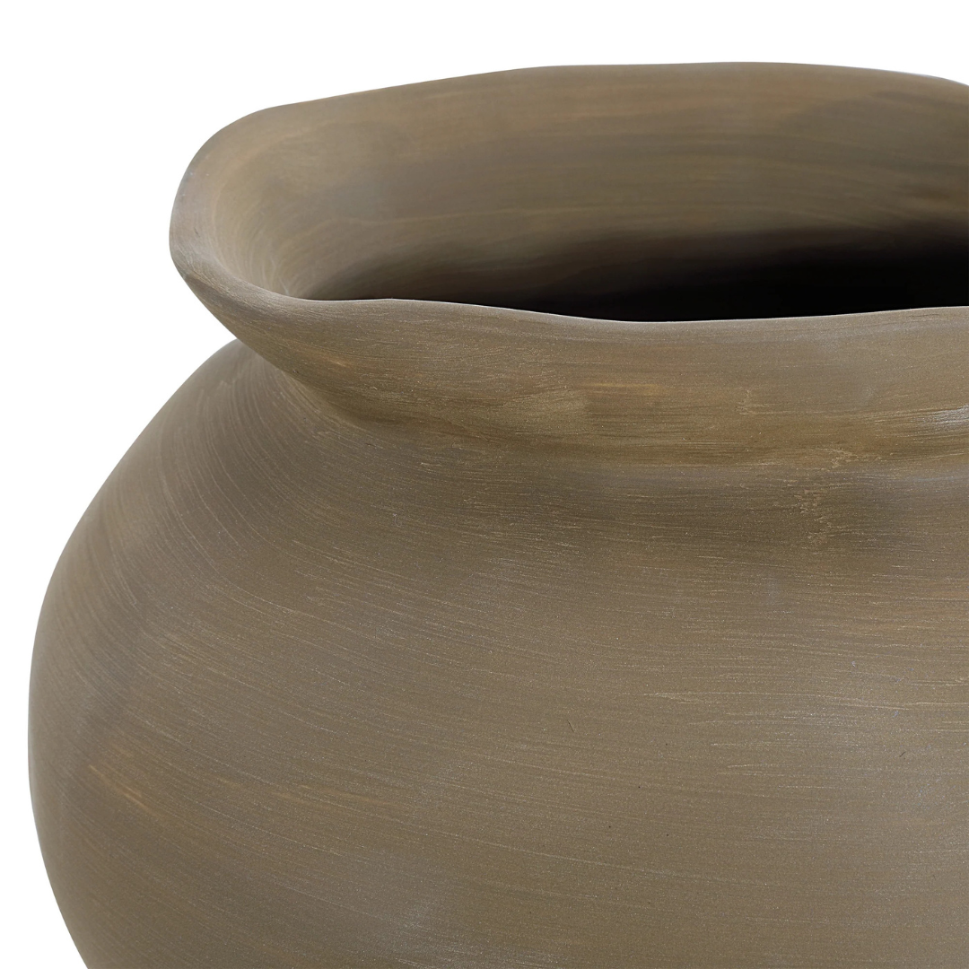 Evariste Vase