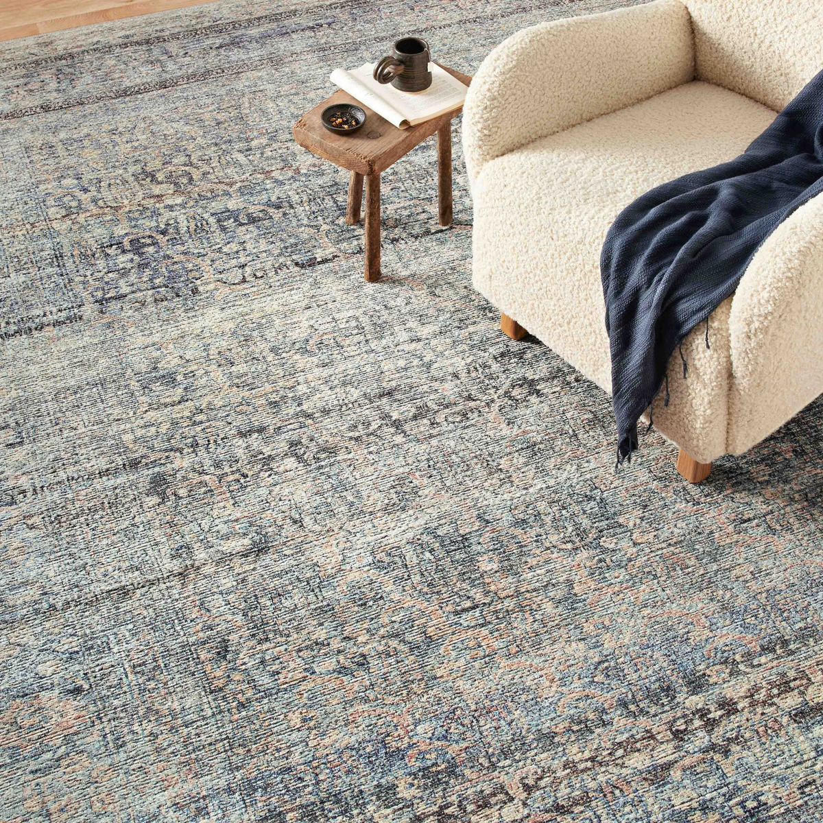 Billie (Amber Lewis × Loloi) BIL-05 Rug [Denim/Blush]