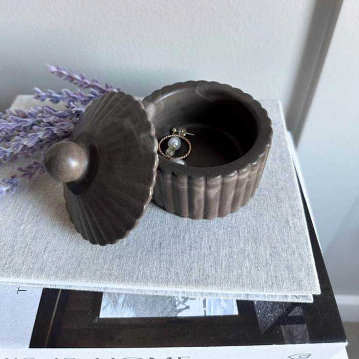 Fluted Pinch Bowl /w Lid - Mocha Stone