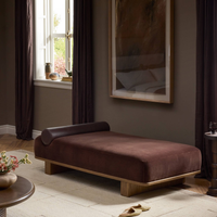 Tilley Chaise
