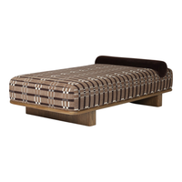 Tilley Chaise