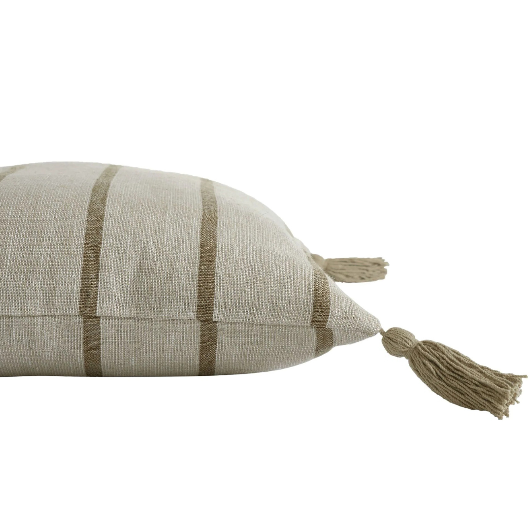 Tameron Pillow [20" x 20"]