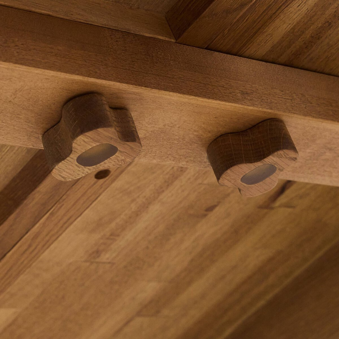 Berlio Oval Leaf Extension Dining Table