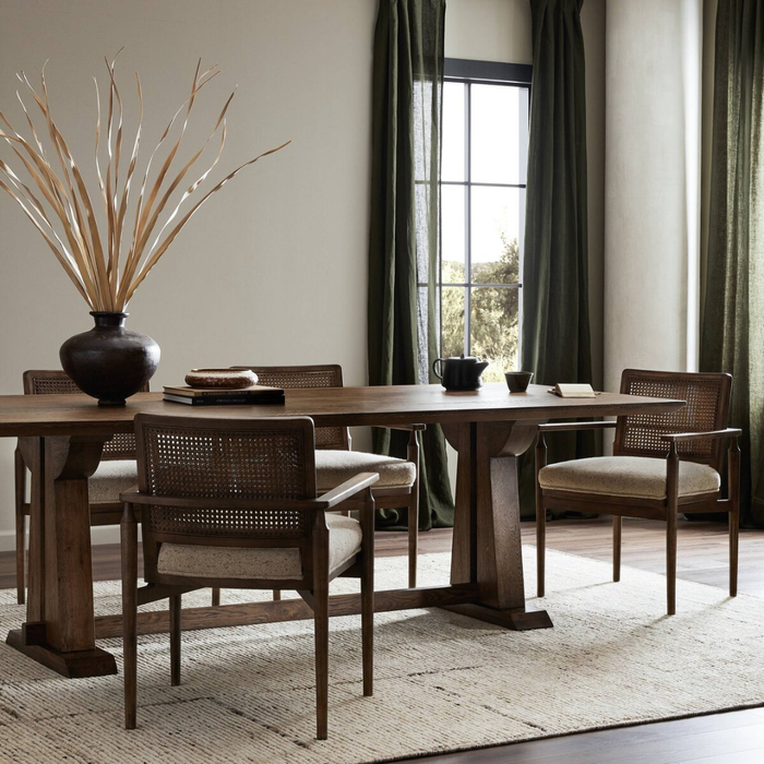 Aiselle Dining Table