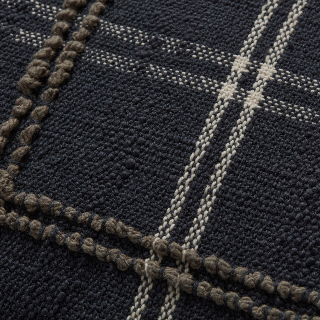 Noah Pillow [22" x 22" - Charcoal]