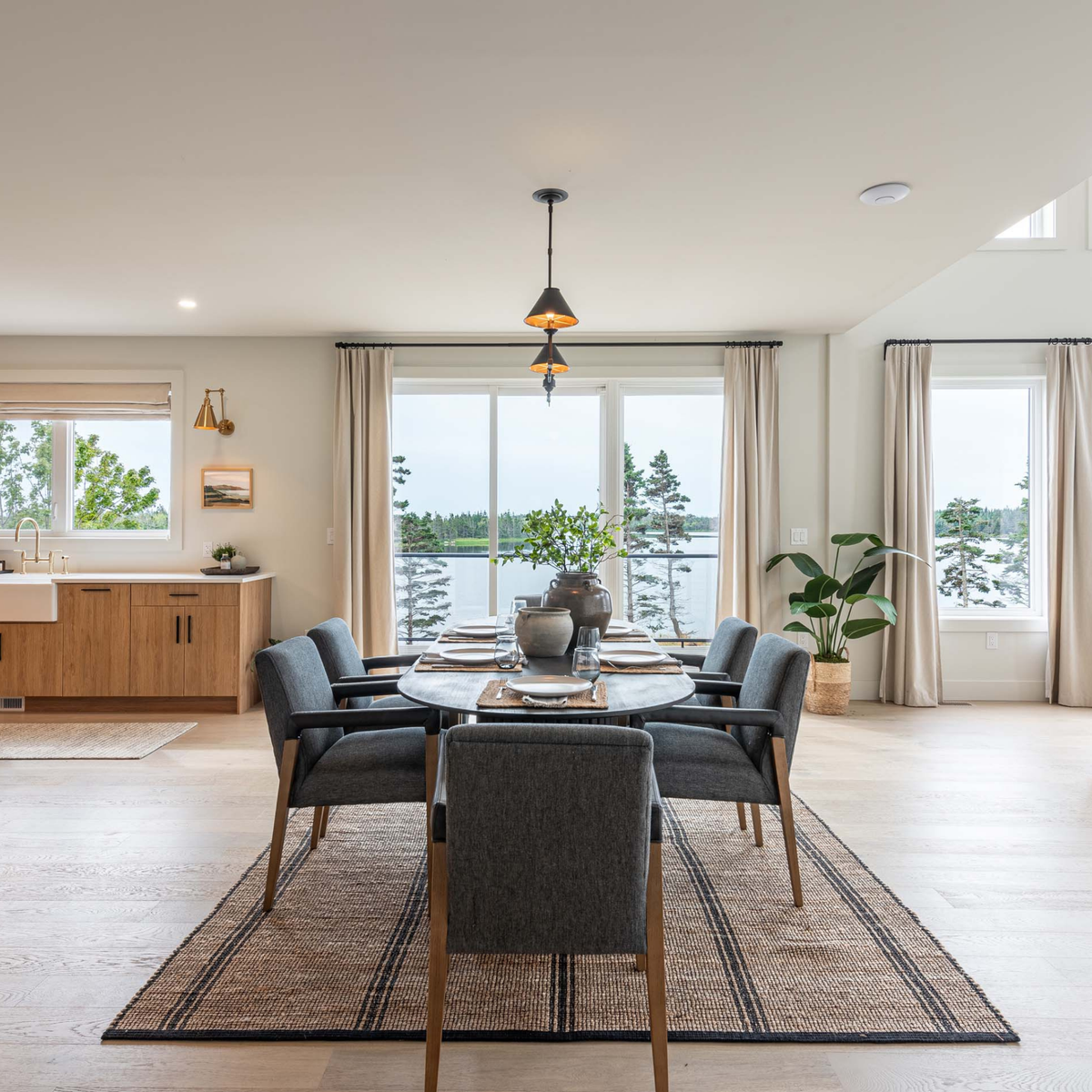 Colton CON-01 (AR) Rug [Natural/Black]