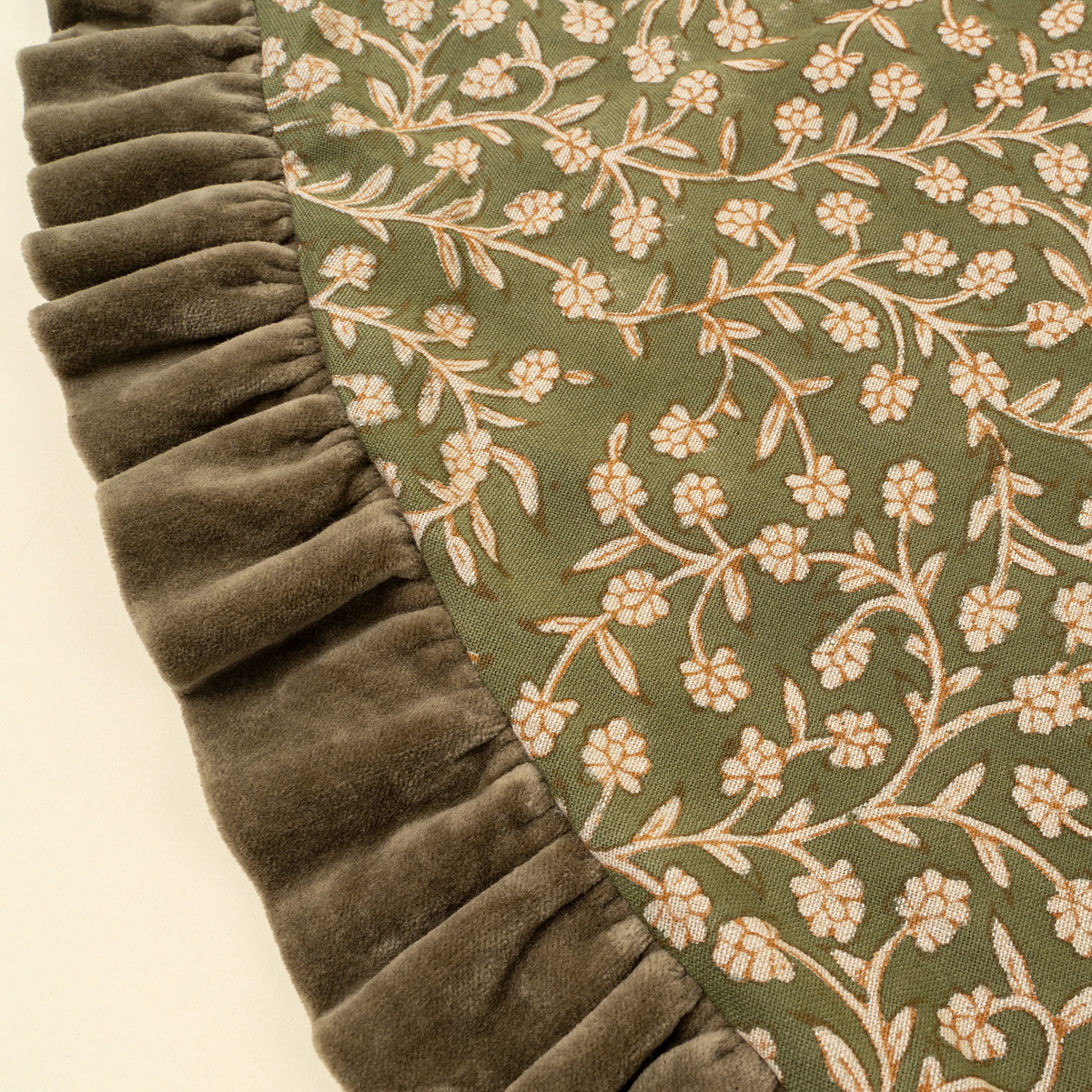 Tree Skirt - Wildvine Velvet [Olive]